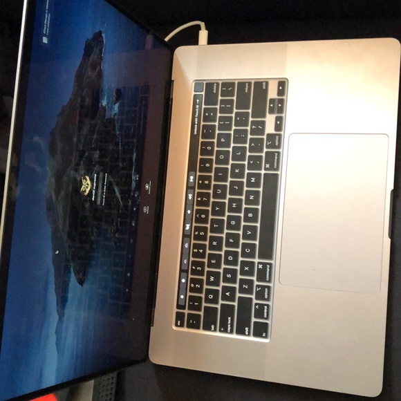 Macbookpro 2019 - Picture 2 of 2